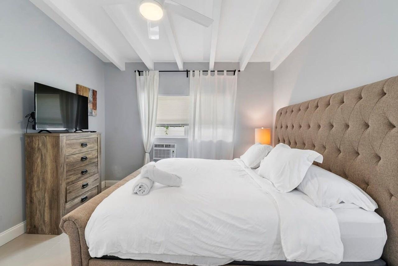 2407 Northeast 33rd Avenue - Photo 5 of 48