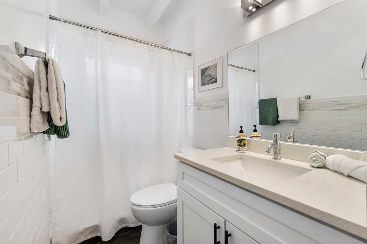 2407 Northeast 33rd Avenue - Photo 7 of 48