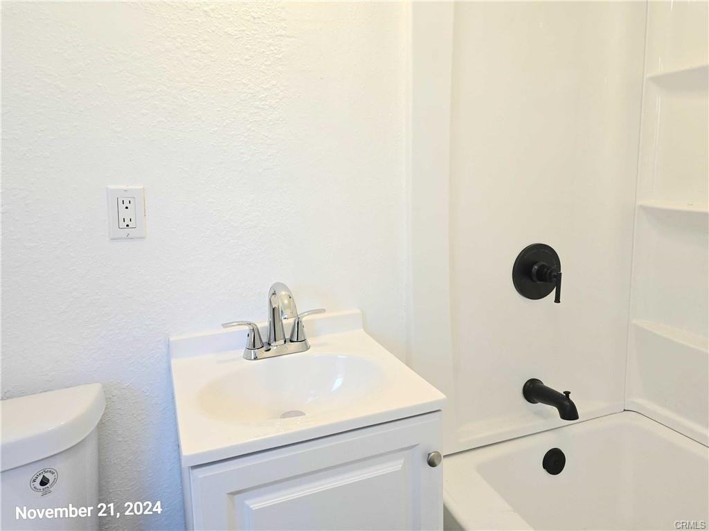 1468 E 107th St #1-4 - Photo 2 of 31