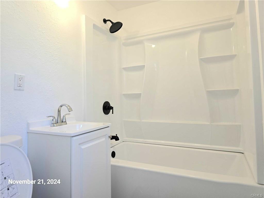 1468 E 107th St #1-4 - Photo 3 of 31