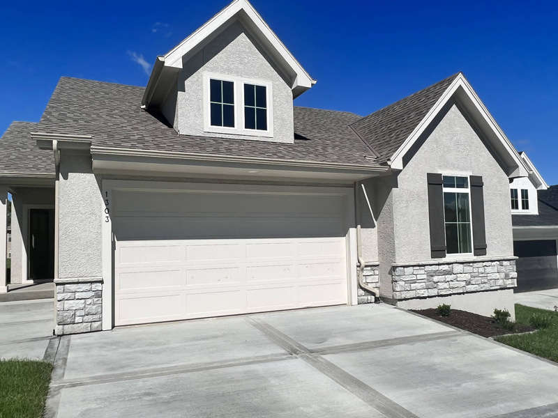 1303 Sw Heartwood Dr - Photo 2 of 32