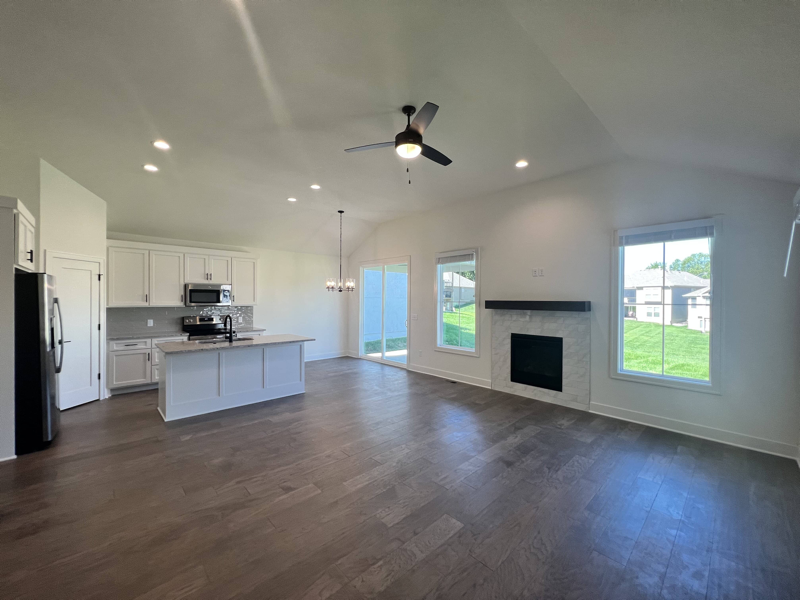 1303 Sw Heartwood Dr - Photo 4 of 32