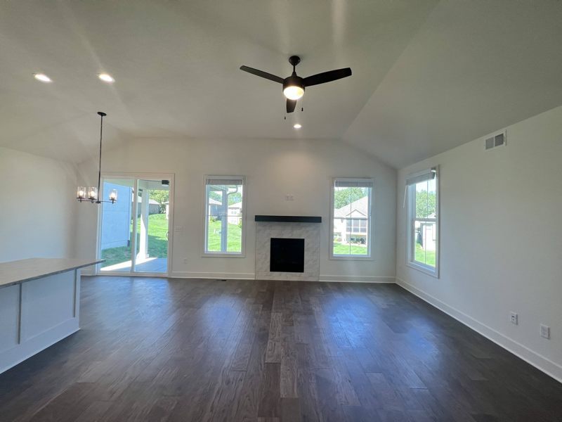 1303 Sw Heartwood Dr - Photo 5 of 32