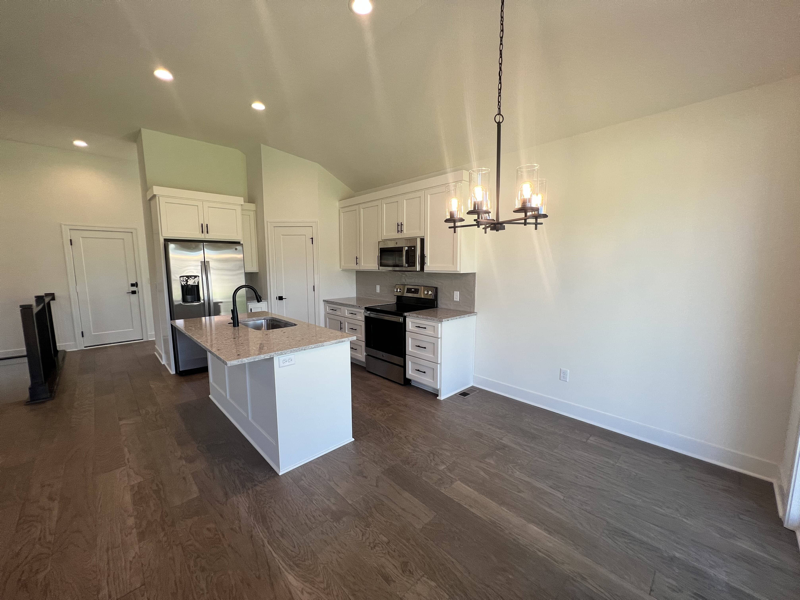 1303 Sw Heartwood Dr - Photo 6 of 32