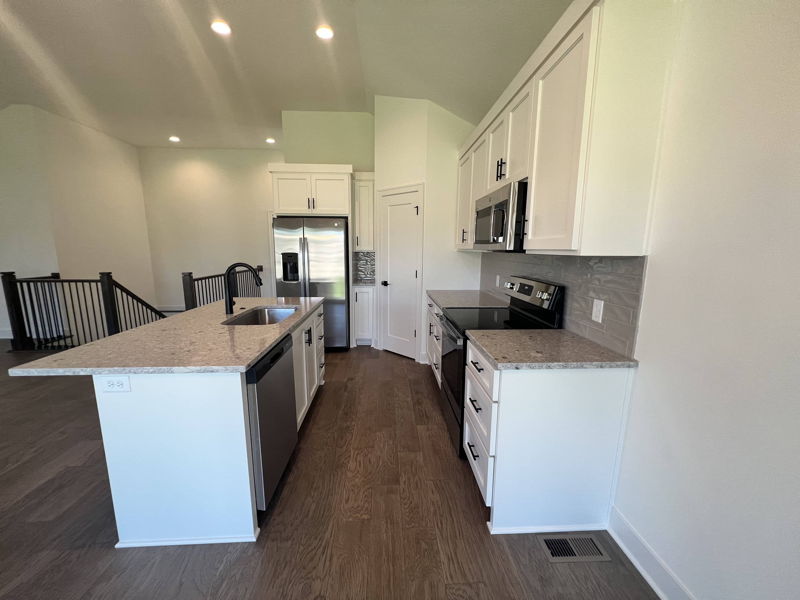 1303 Sw Heartwood Dr - Photo 7 of 32