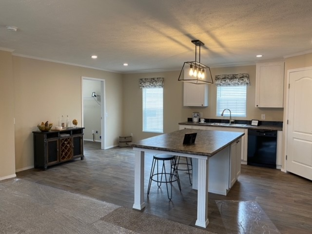 1048 Jackson Ct - Photo 2 of 14