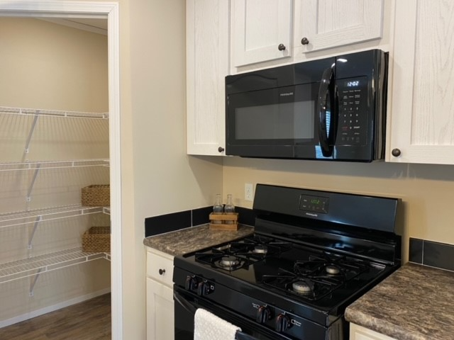 1048 Jackson Ct - Photo 3 of 14