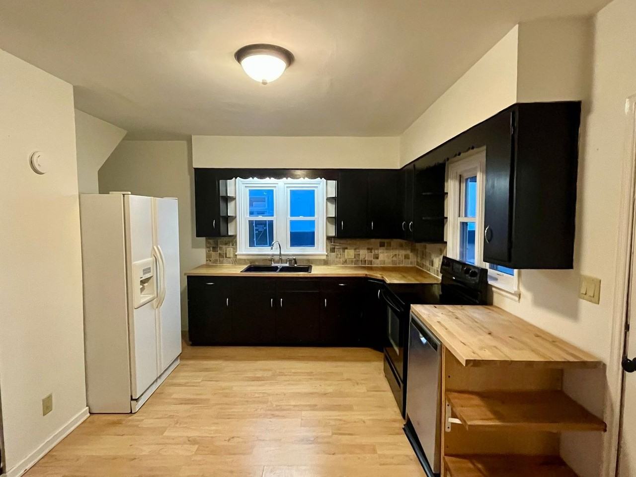 511 E 2nd St - Photo 2 of 23