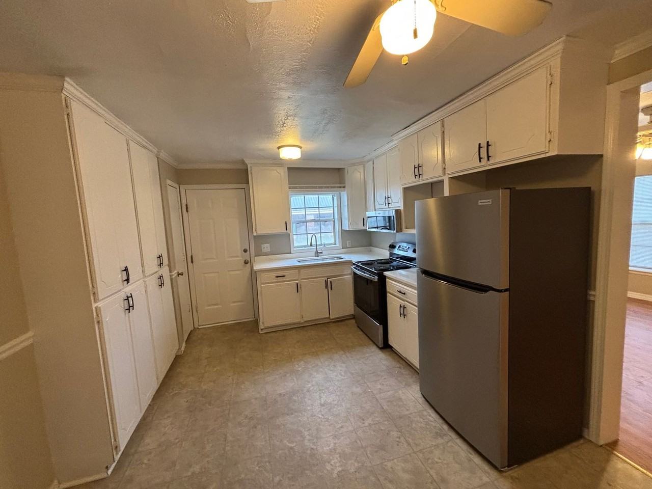 1015 N El Paso Ave - Photo 3 of 9