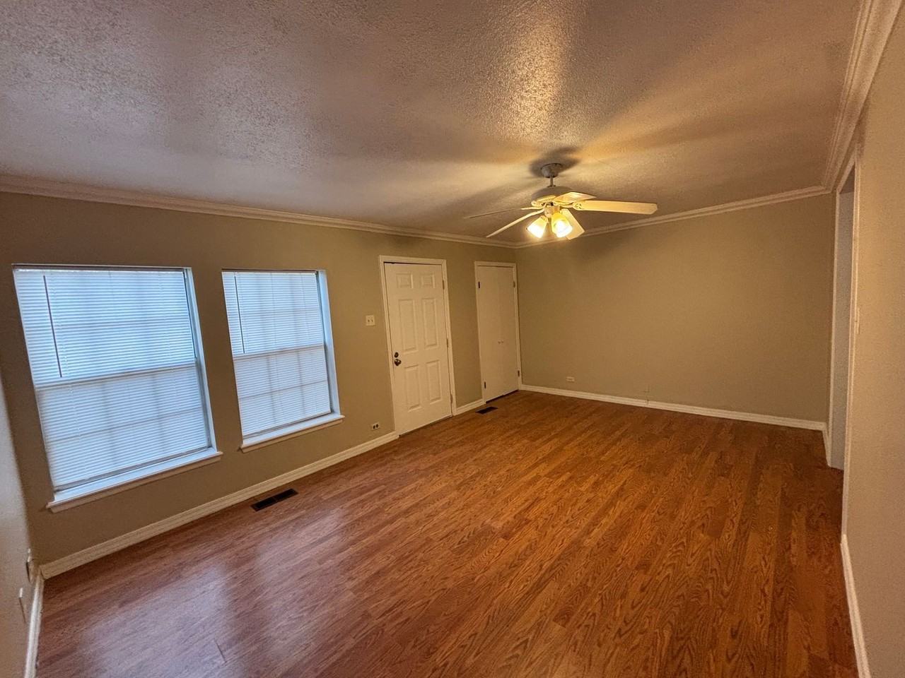 1015 N El Paso Ave - Photo 5 of 9