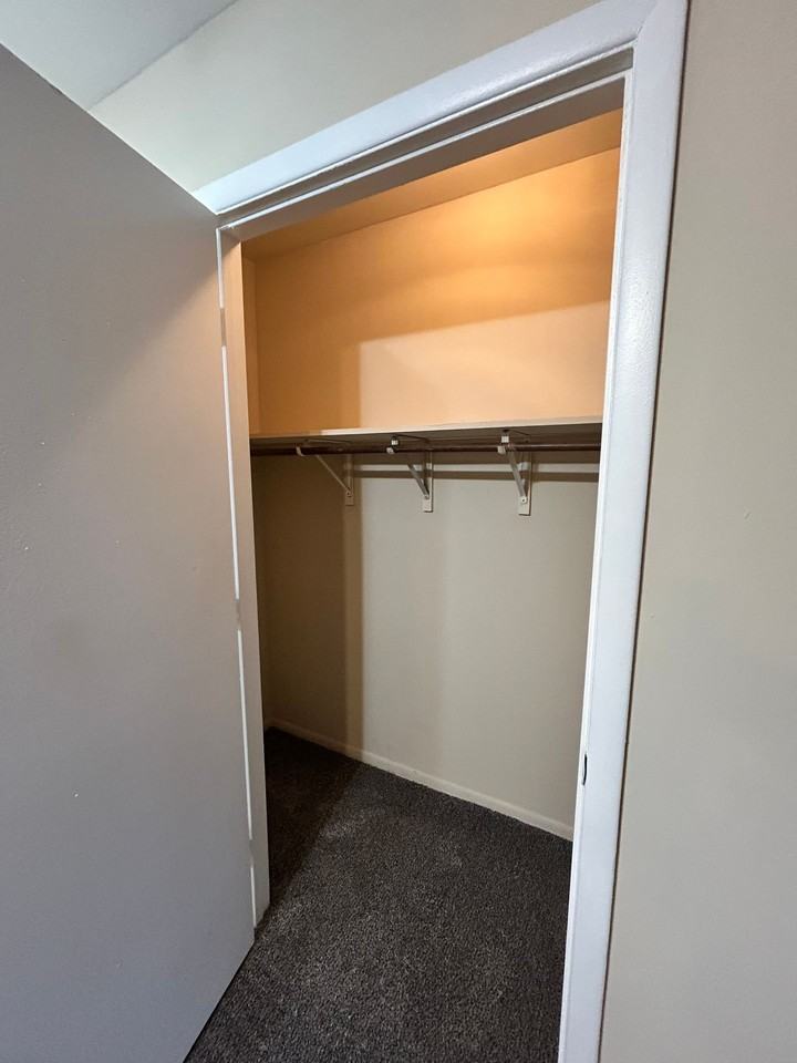 Red Oaks Apartments - Photo 4 of 11