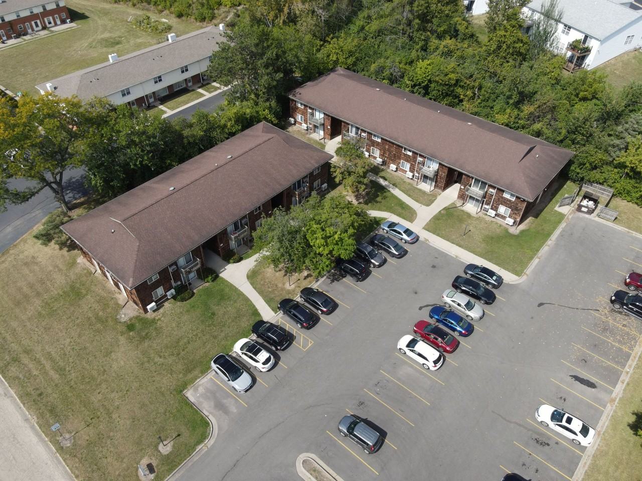 Immaculate 1 Bedroom Apartment - Photo 2 of 16