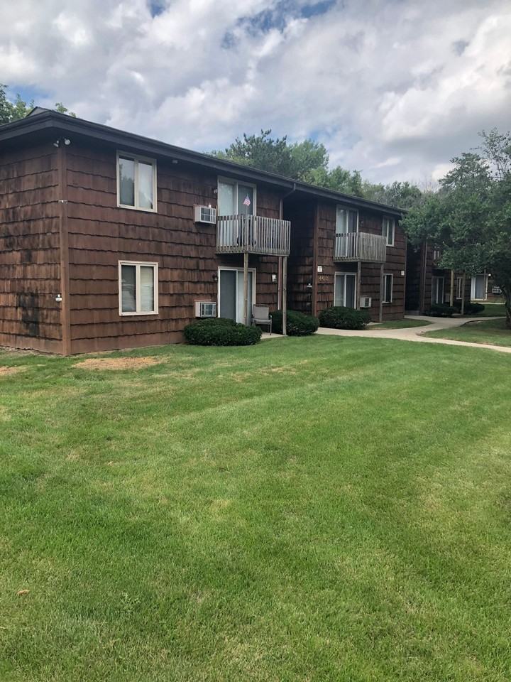 Immaculate 1 Bedroom Apartment - Photo 7 of 16