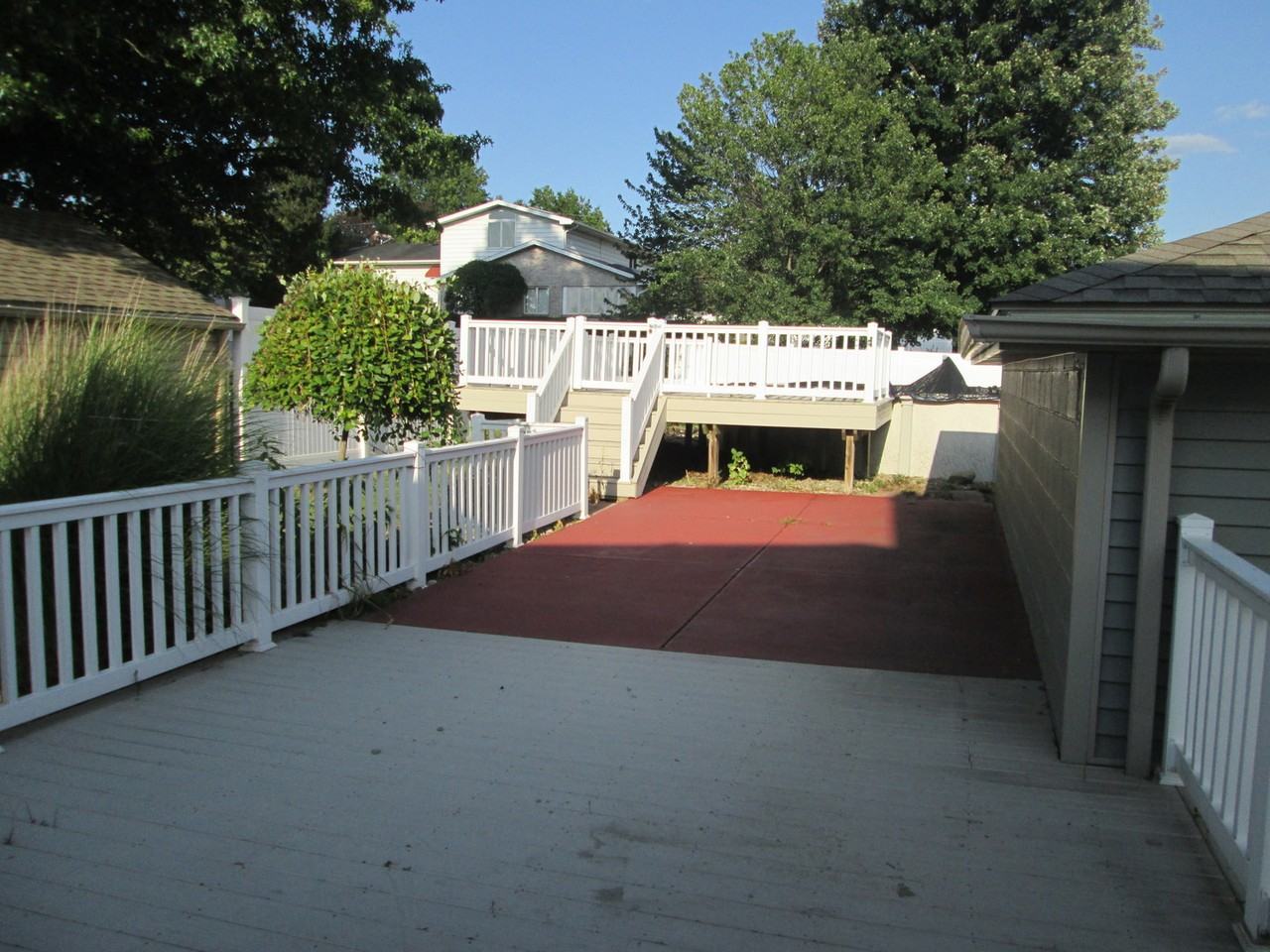 853 Lawrence Ave - Photo 2 of 22