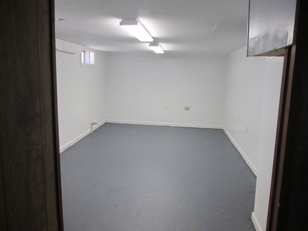 853 Lawrence Ave - Photo 4 of 22