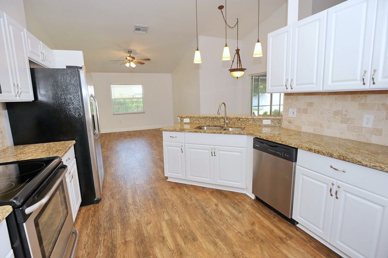 10064 Boca Cir - Photo 6 of 22