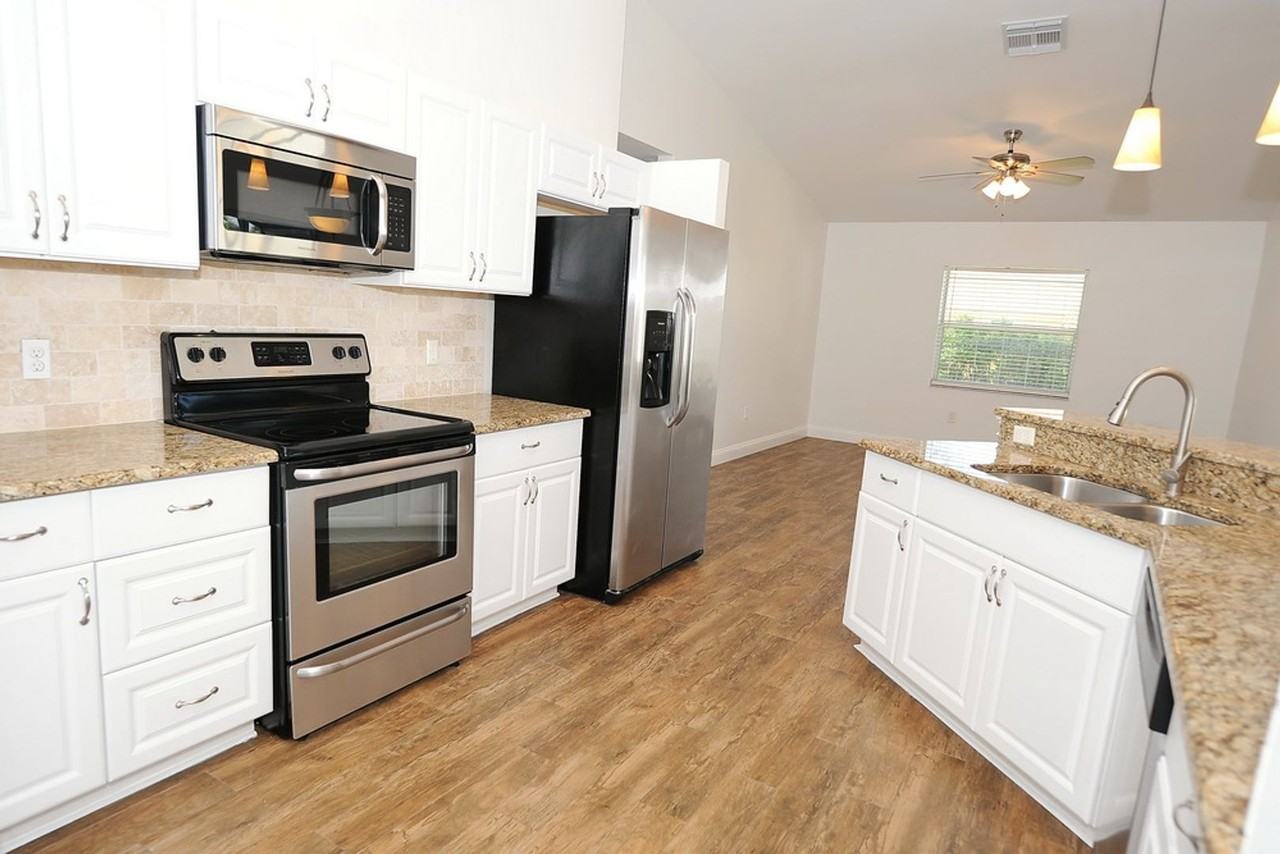 10064 Boca Cir - Photo 7 of 22