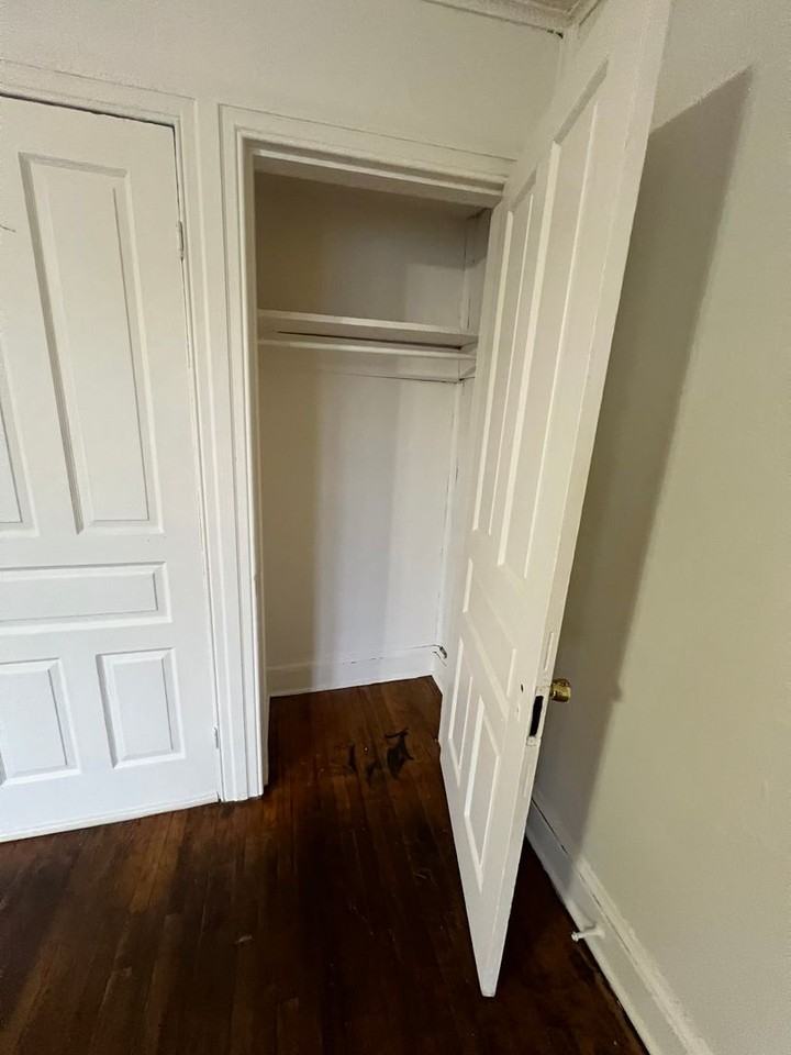 525 W Market St - Photo 5 of 11