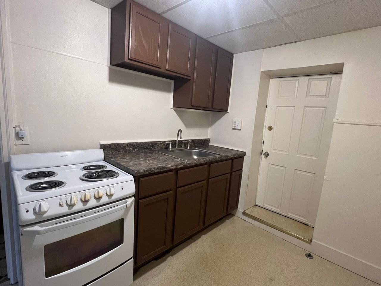 525 W Market St - Photo 6 of 11