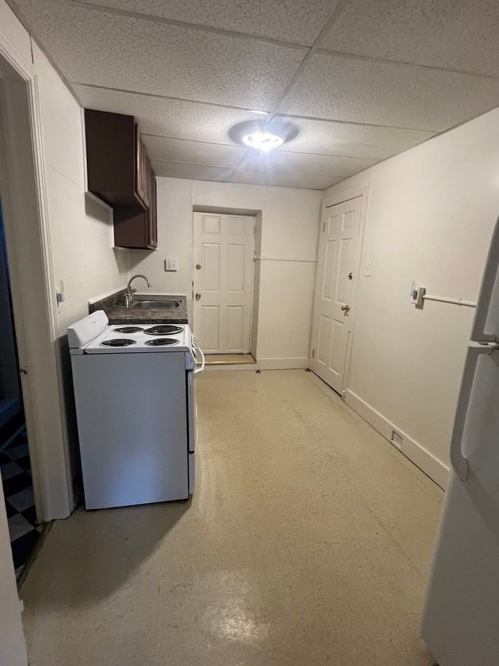 525 W Market St - Photo 7 of 11