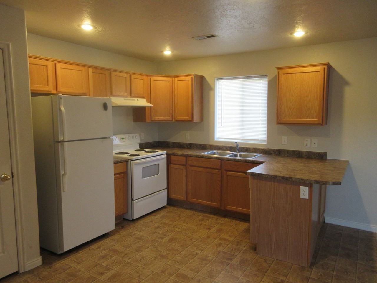 534 W 1950 N - Photo 2 of 11