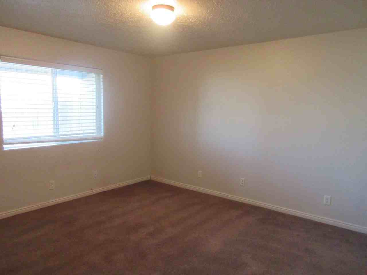 534 W 1950 N - Photo 5 of 11