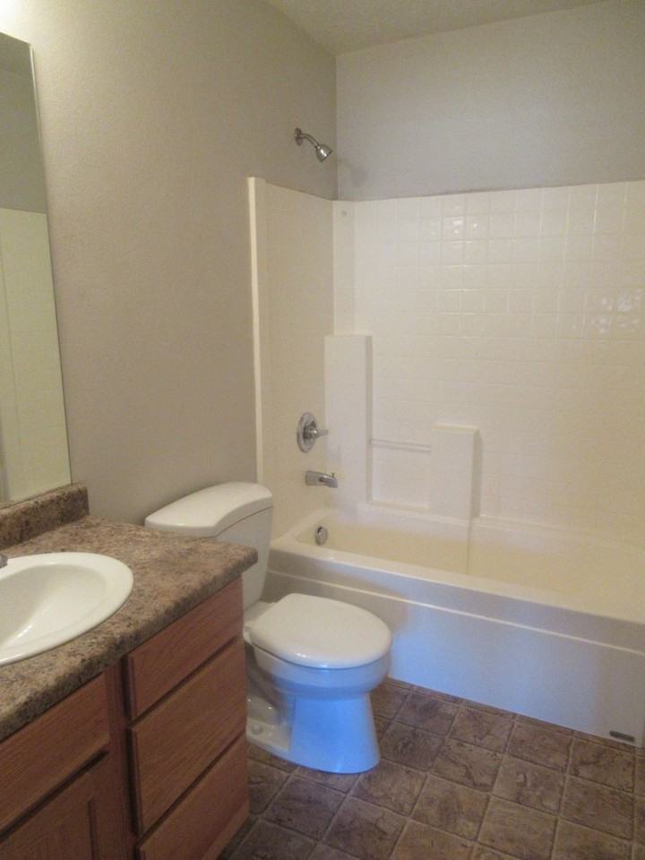 534 W 1950 N - Photo 6 of 11