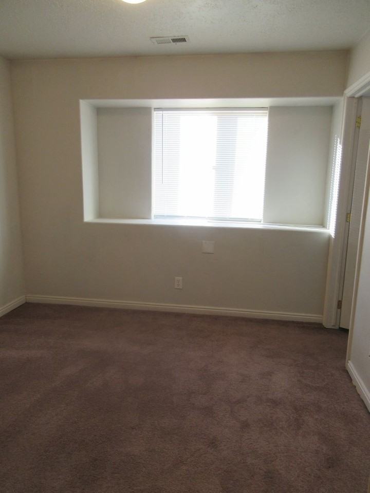 534 W 1950 N - Photo 7 of 11