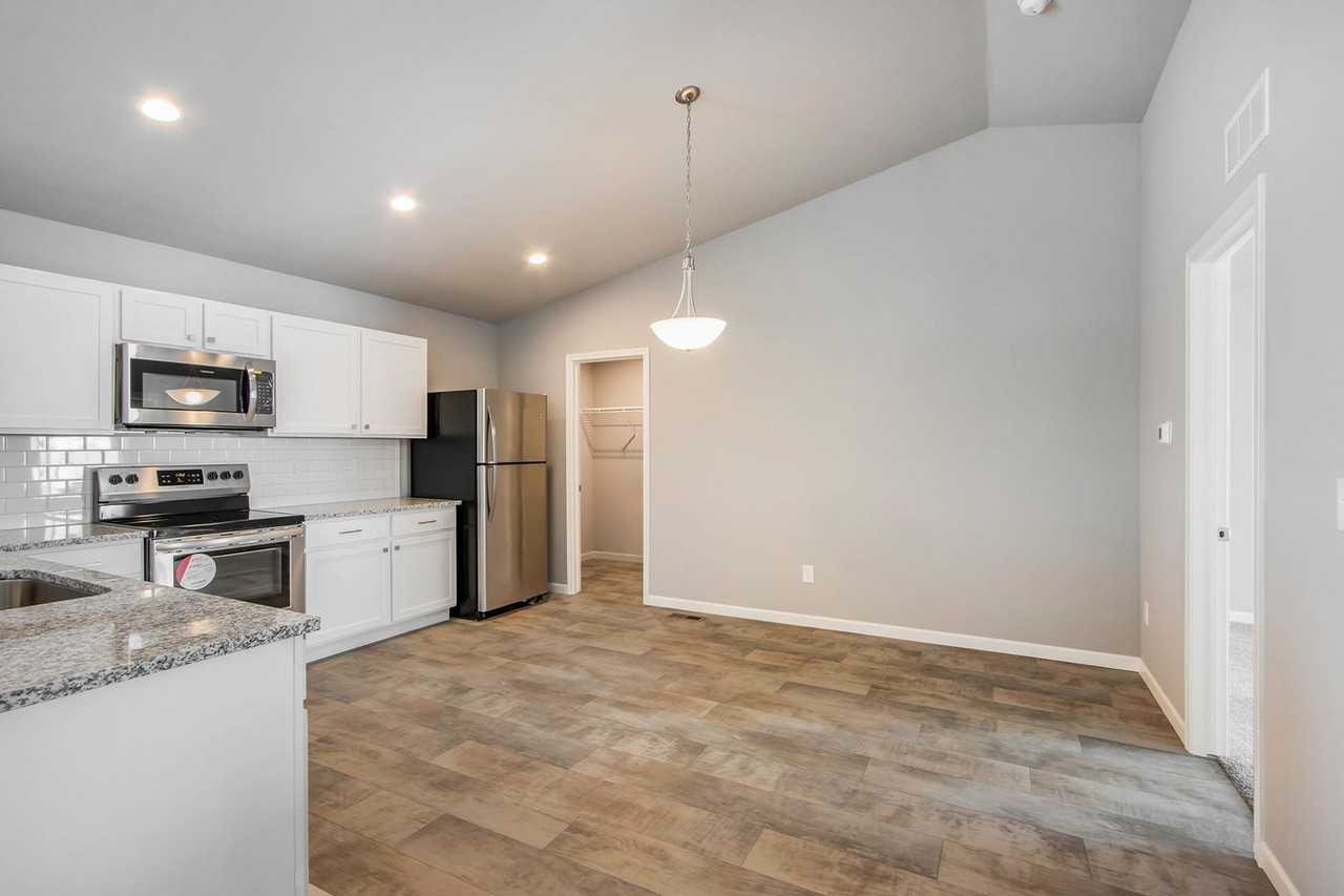 1716 Harper Grove Ln - Photo 3 of 17