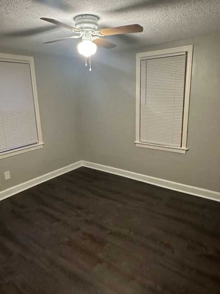 585 Illinois Ave N - Photo 2 of 7