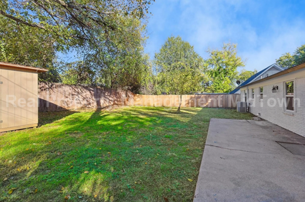 503 Lynda Ln - Photo 3 of 21