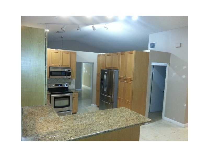 5531 Castlegate Avenue - Photo 3 of 11