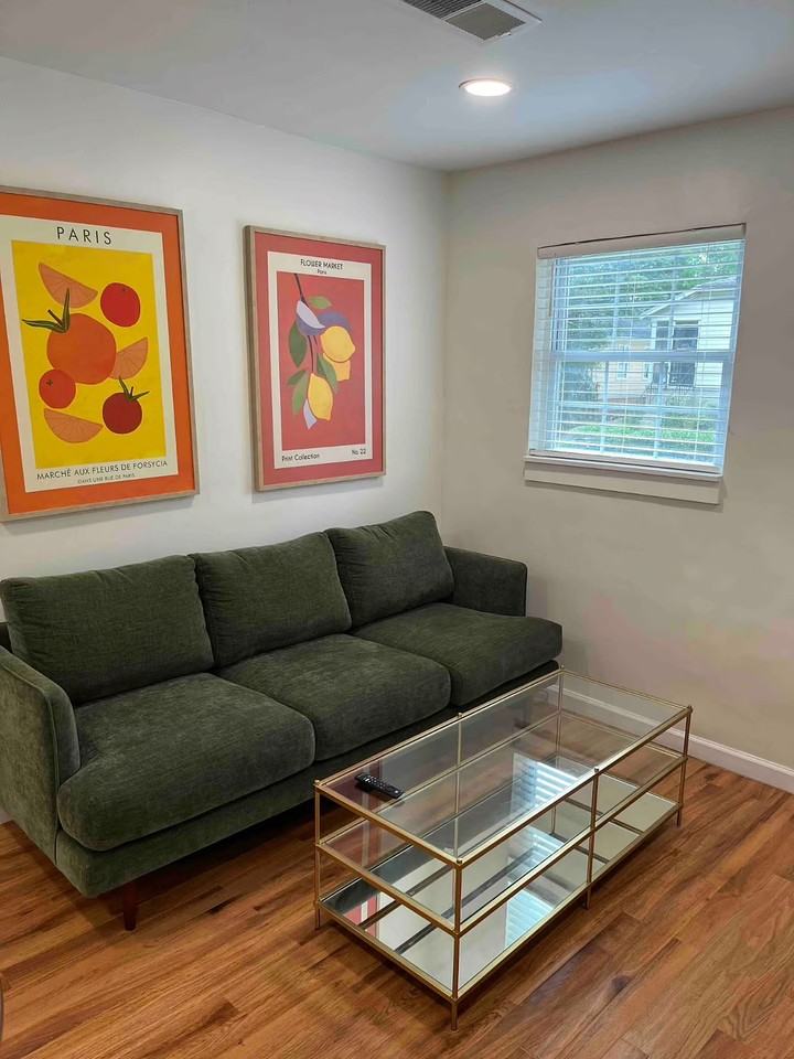 1130 Wade St Ne #B - Photo 3 of 13