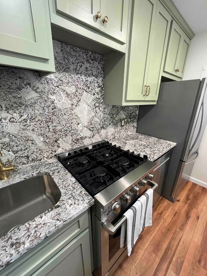 1130 Wade St Ne #B - Photo 2 of 13