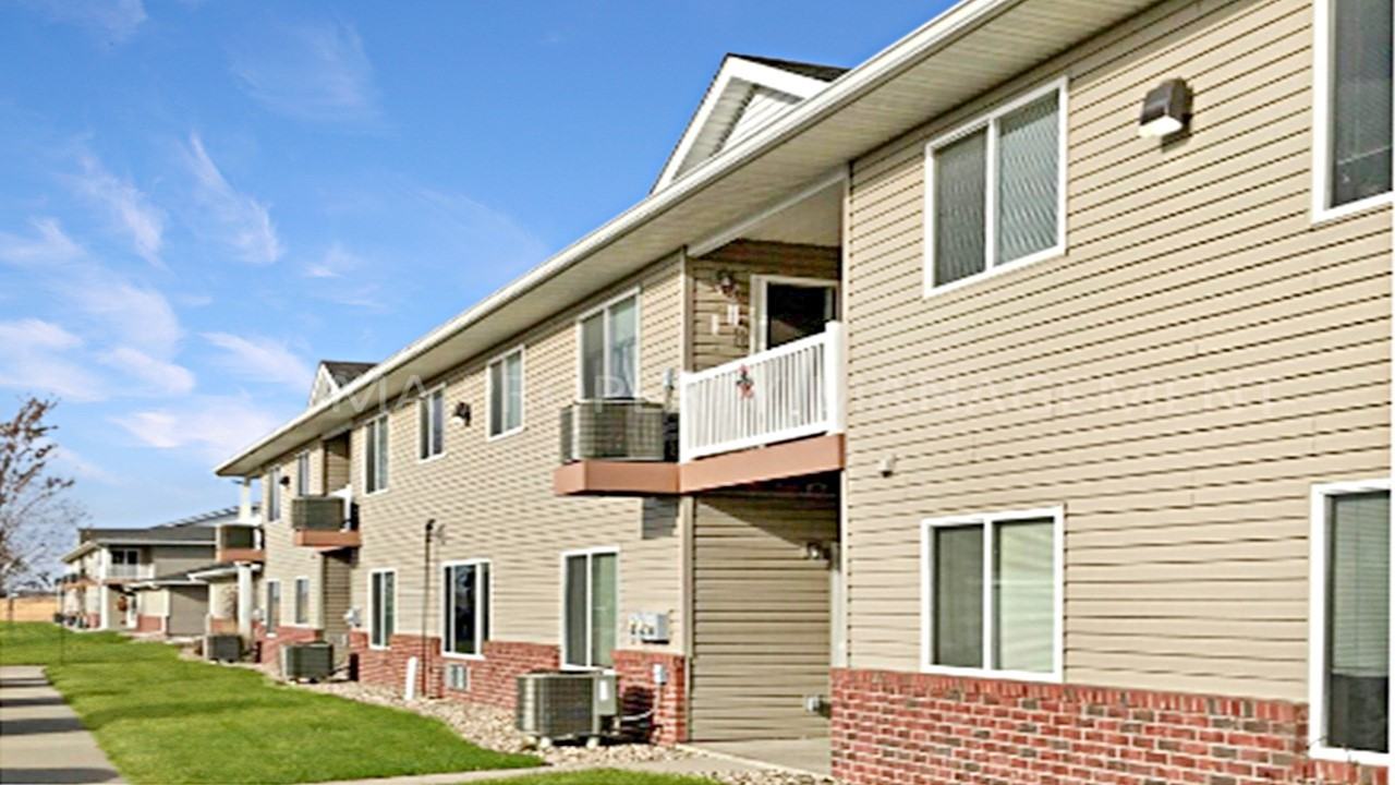 911 N Oaks Ave #214 - Photo 3 of 19