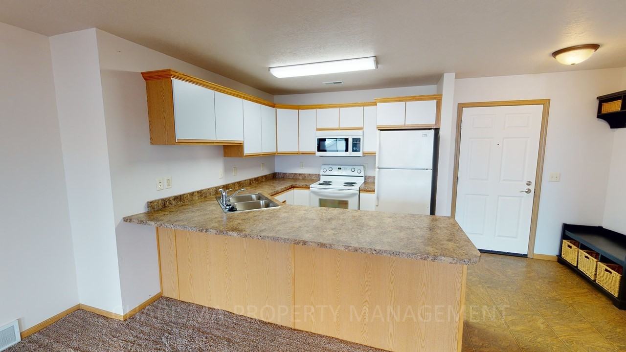 911 N Oaks Ave #214 - Photo 7 of 19