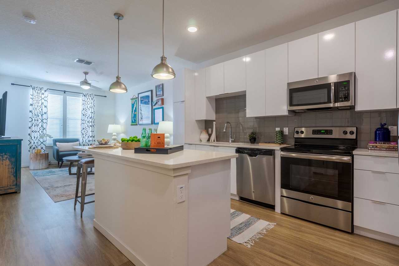 Havana Square Apartments - Photo 3 of 40