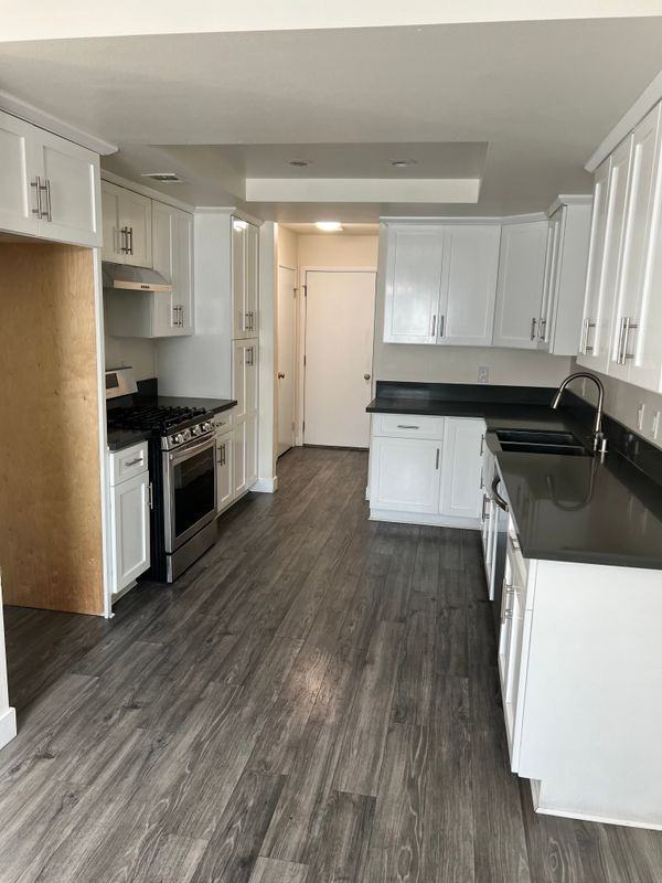 4926 Park Pl - Photo 3 of 10
