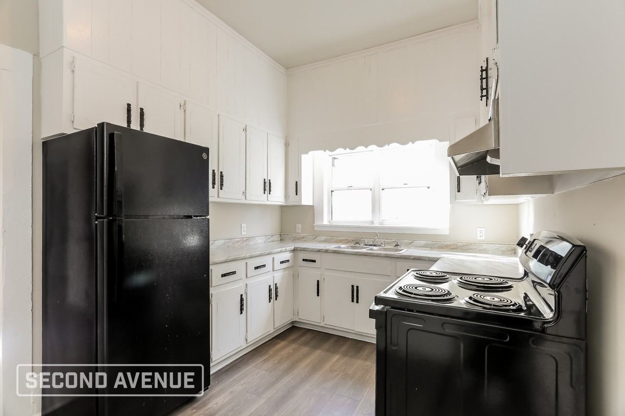 829 Overton Ave - Photo 2 of 26