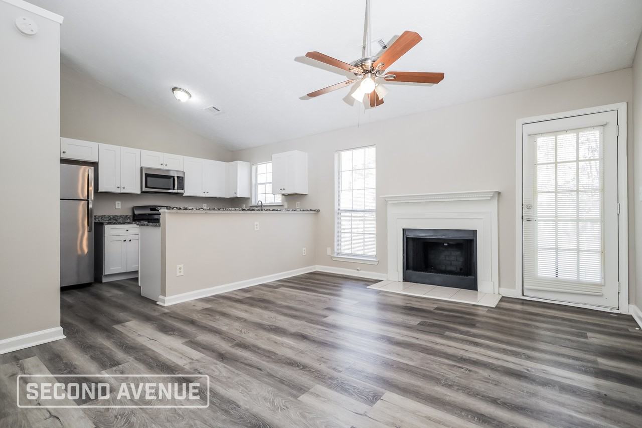 306 Ashton Pl - Photo 4 of 28