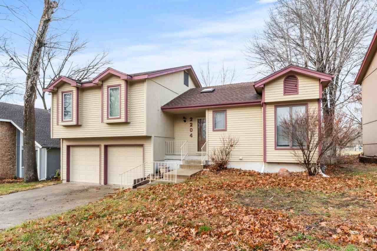 2204 Nw 58th St - Photo 4 of 45