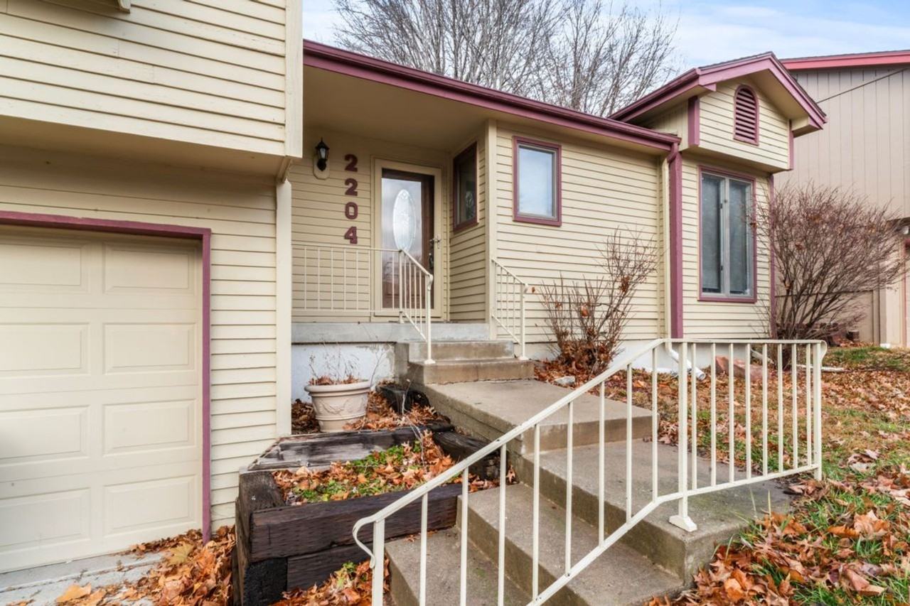 2204 Nw 58th St - Photo 5 of 45