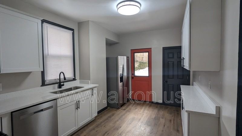 916 Deely St - Photo 5 of 22