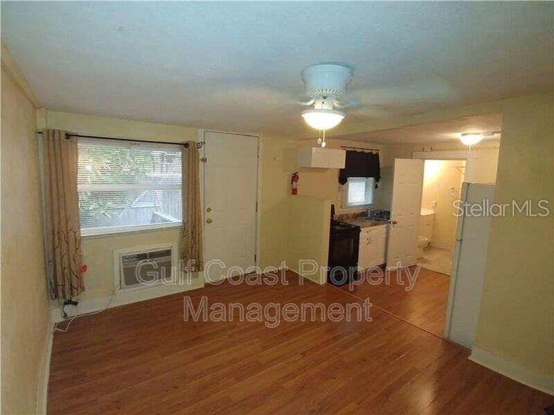 2127 13th St W #B - Photo 2 of 4