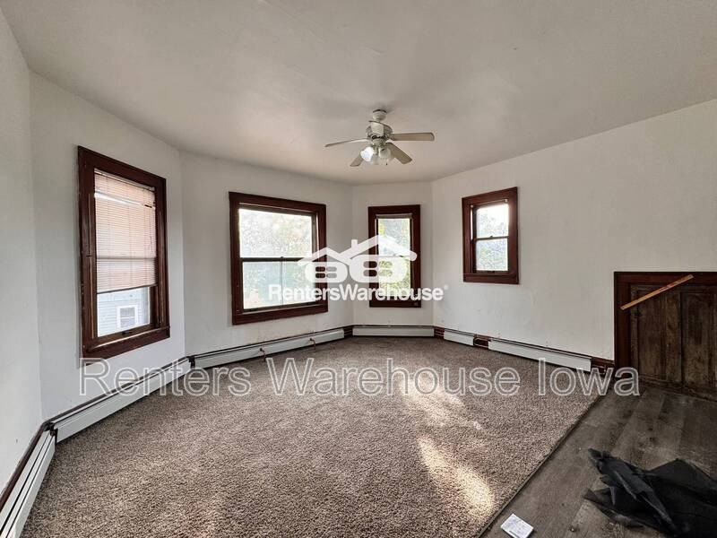 1326 E 9th St #5 - Photo 2 of 4