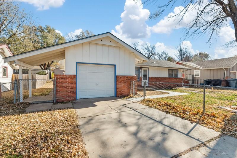 6444 N Randall Dr - Photo 4 of 40