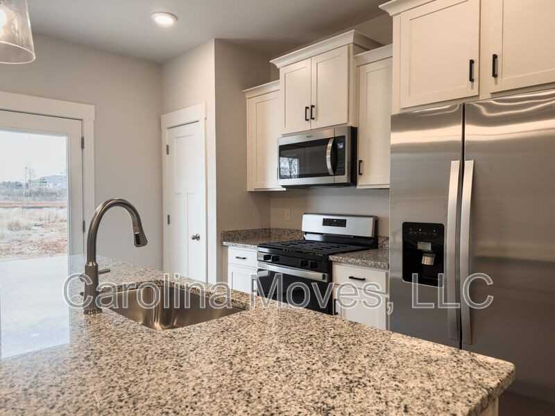 406 Hazelcote Rd - Photo 5 of 16