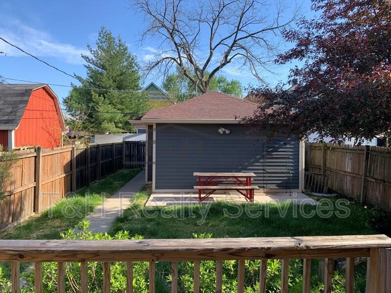 932 E Morris St - Photo 5 of 32