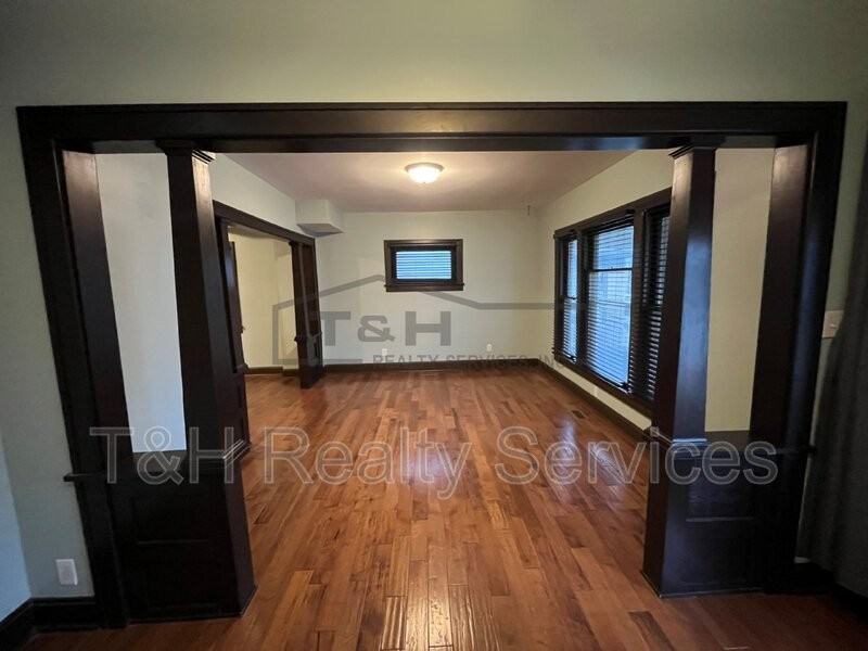 932 E Morris St - Photo 7 of 32