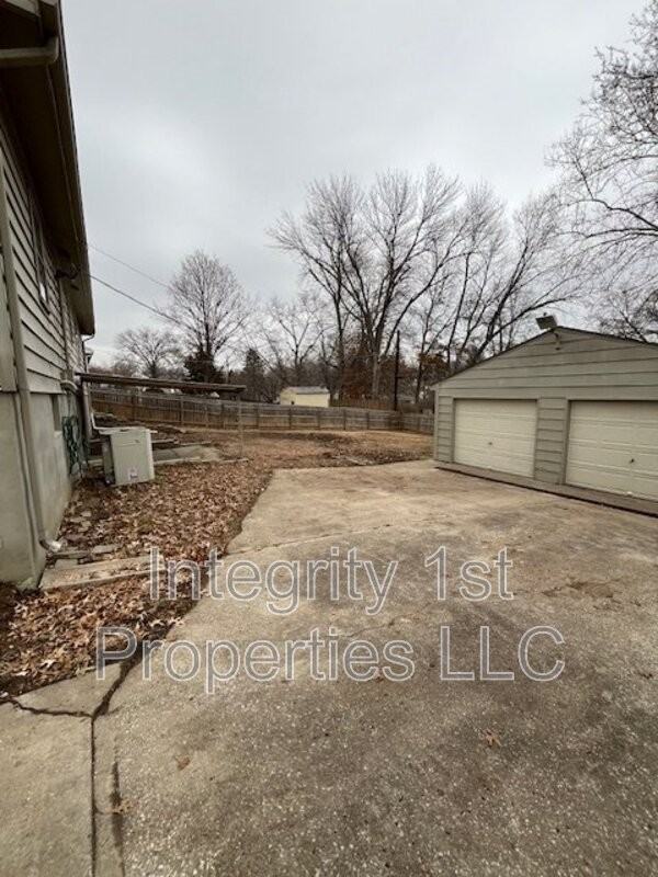 6305 N Highland Ave - Photo 2 of 15